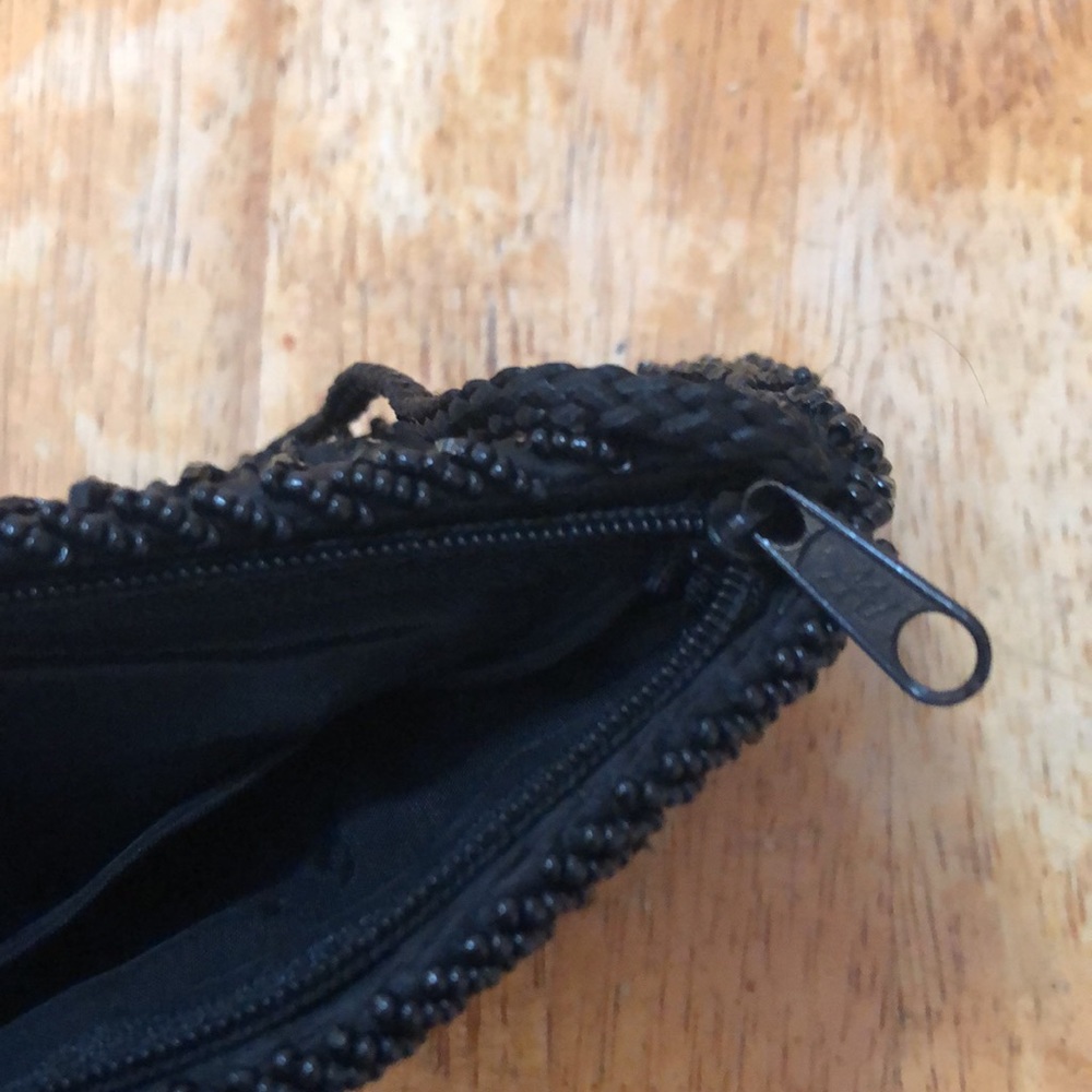 Small beaded and sequined purse. - Picture 4 of 7